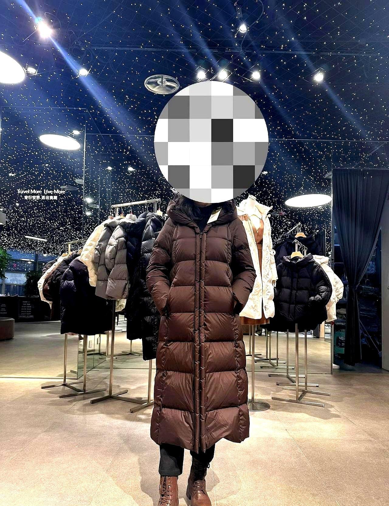 1088块，我穿了五年去年冬天零下二十度，我里面只套一件卫衣，外面就是这件