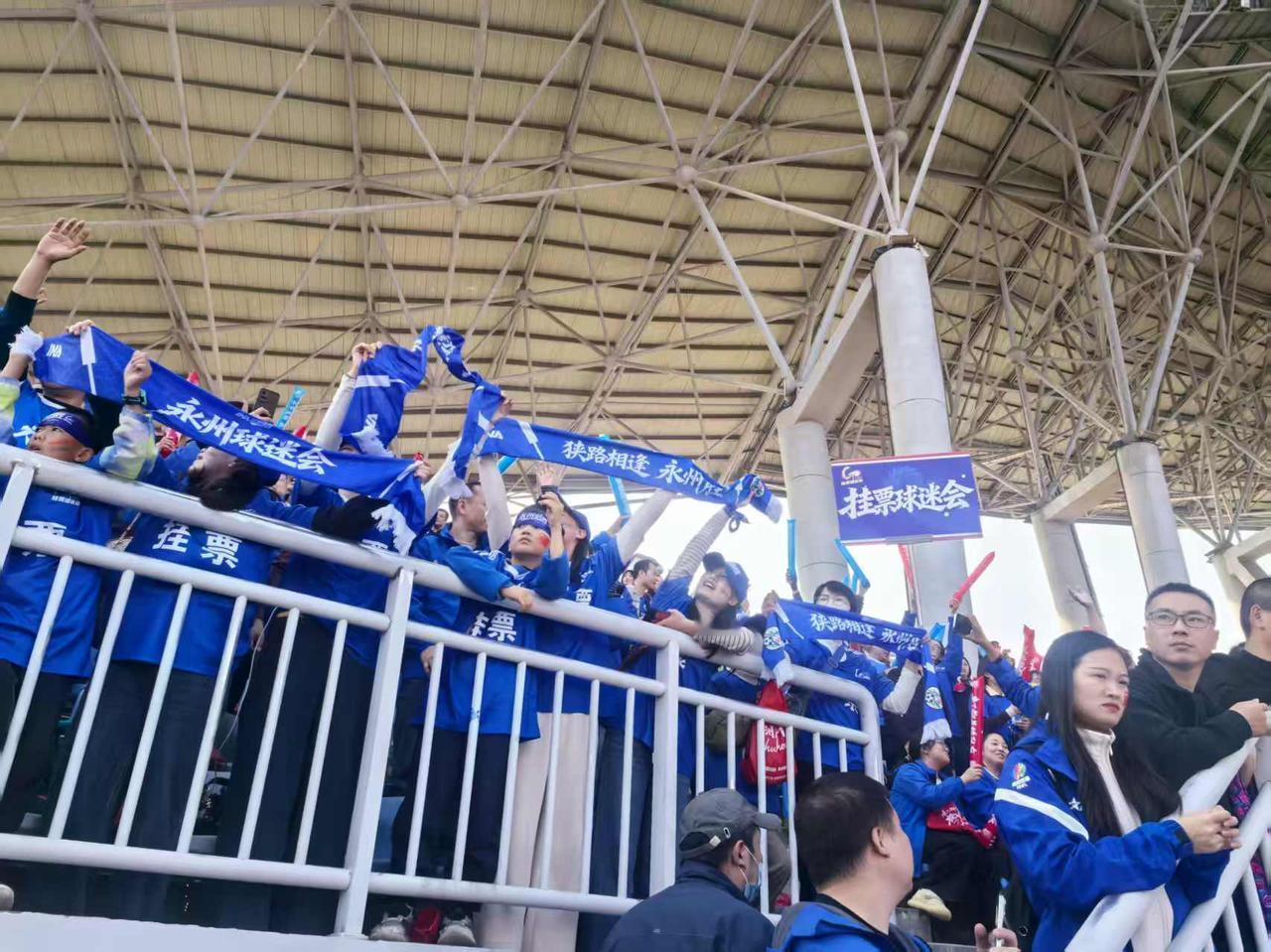 永州为什么成了湘超热度最高的球队？主要还是因为挂票的缘故。湖南媒体统计过，湘超