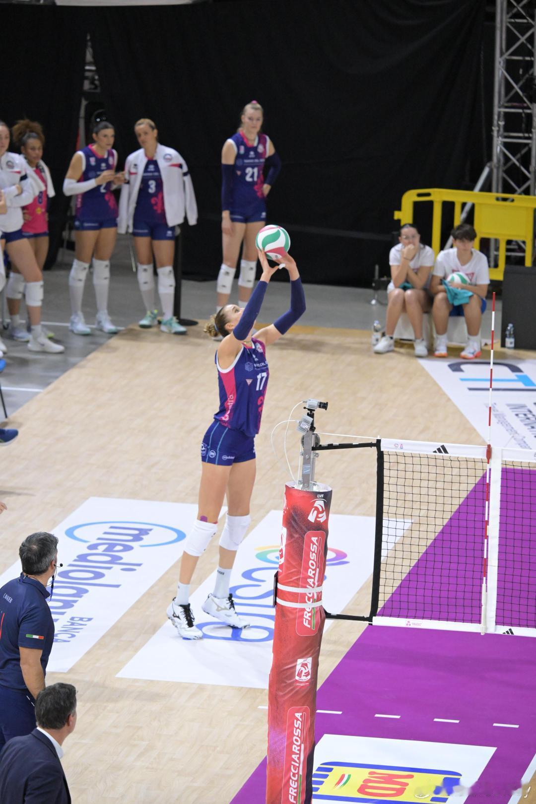 【女排意大利杯】¼决赛，斯坎迪奇3-2险胜瓦莱福利亚晋级四强（25-1925-