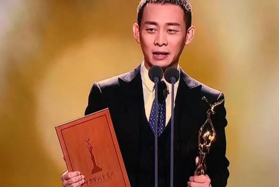 2018年，杨烁在颁奖典礼说：“张译长得难看，所以一直不火。”他的话引起大家哄堂