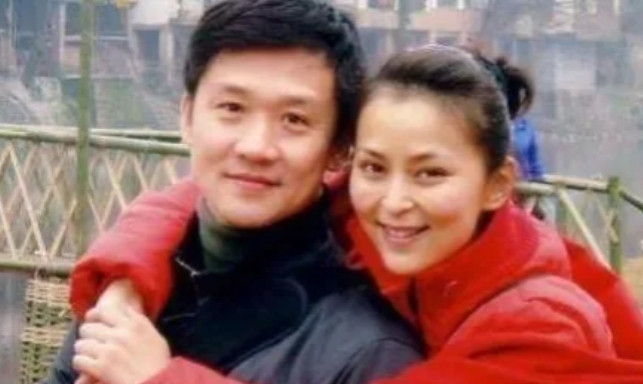 2011年，黄志忠爱上了柯蓝，向何音提出离婚，柯蓝被称“三”，黄志忠气愤的说：“