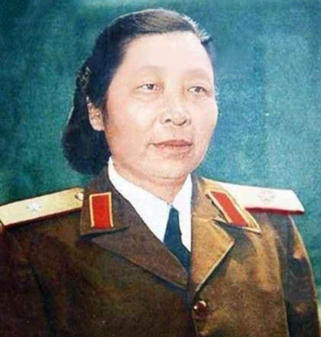 1955年，开国女将军李贞回乡探亲，遇到了打骂她的第一任丈夫古老三，当二人再相见