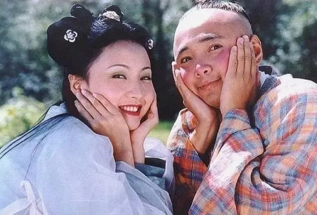 1999年，陶虹花光积蓄在北京4环买了一套房，但父亲住院时还给她凑钱买房，记者问