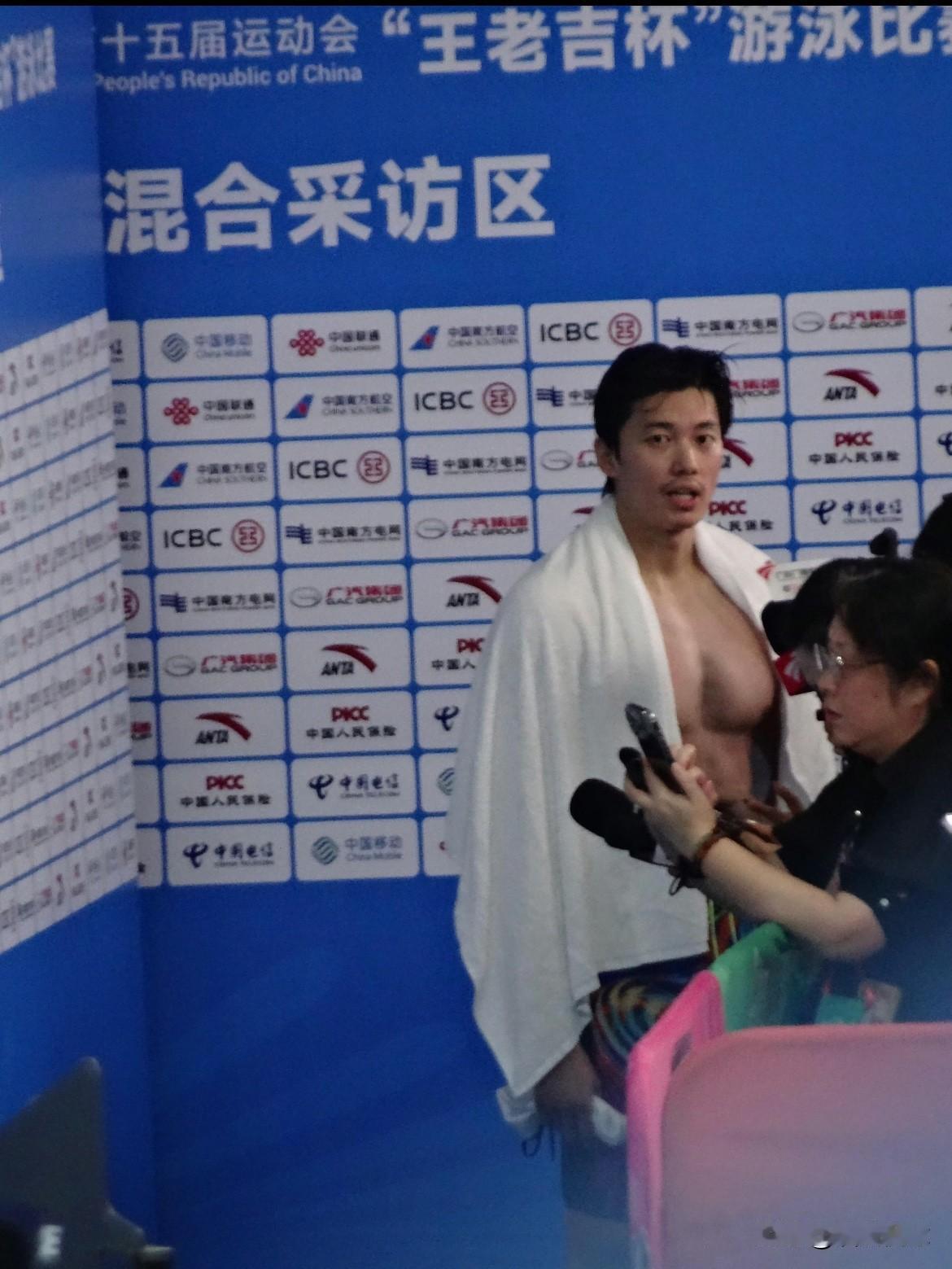 我服了，这角度怎么那么大？