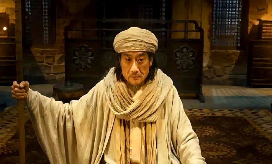 68岁梁家辉赤脚踩进大漠，脚底烫出血泡，监视器前的吴京谢霆锋，当场沉默。你