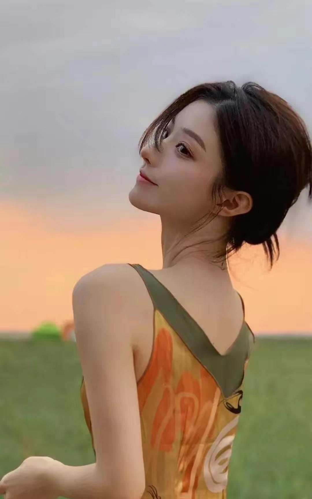 是不是，离婚的女儿不能长时间住在娘家啃老，会影响哥哥嫂子的感情。邻居婶子家的女