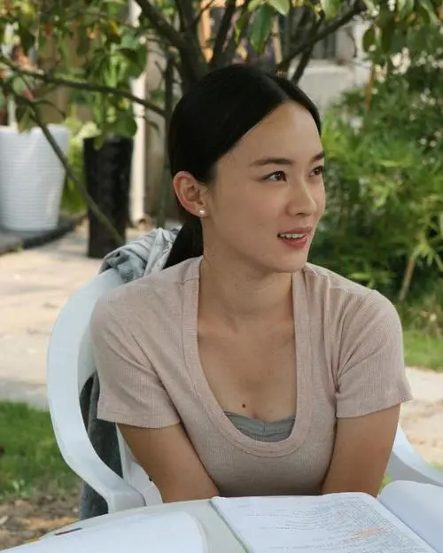 如果纯欲这个词早出现十年，那最适合的内娱艺人一定是霍思燕​