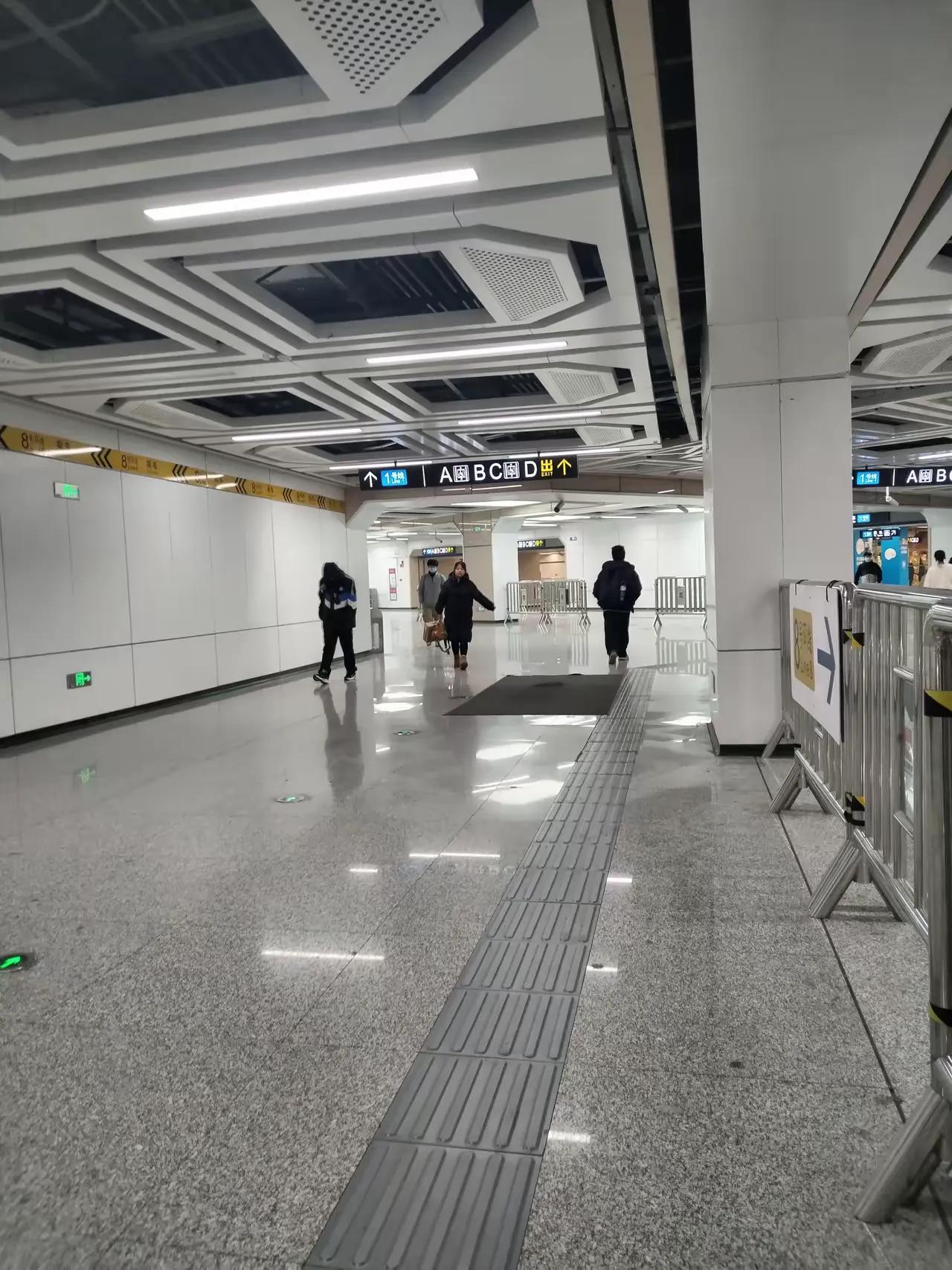 今年春节2月17日，比往年晚了20多天，还赶上暖冬，这过年的打开方式直接变样了！