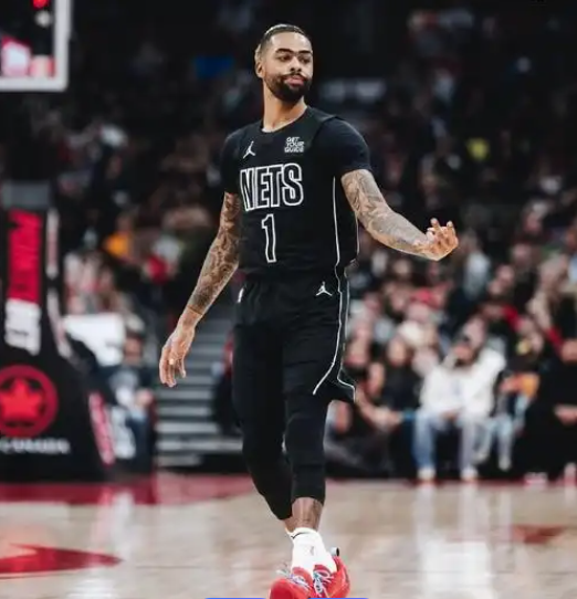 约基奇究竟有多全面！看看NBA历史中锋三双榜单排名都有谁？第五名：拉塞尔常