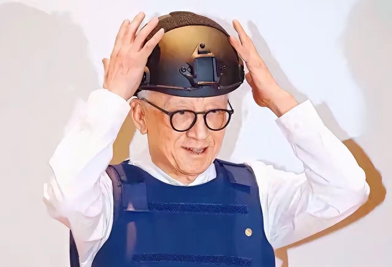 跳梁小丑曹兴诚承受不起失败的结局，抛下民进党撂挑子了。曹兴诚对“志工”们说，大家