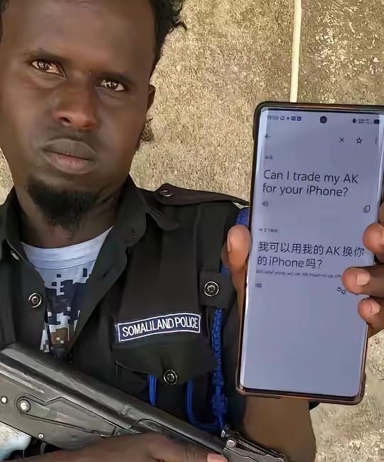 在非洲地区，枪支泛滥到像我们这里用手机一样普通，而且还是特便宜的那种手机。一名非