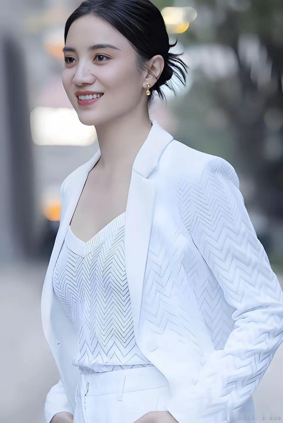 有一说一，这次的金鸡奖争议确实很大。宋佳的王铁梅不是太出彩，感觉宋佳的每一部作品