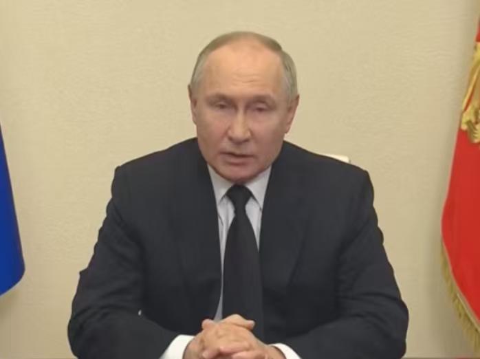 美国记者问普京，如果中国统一台湾，俄罗斯会不会插手？普京的坚定回答，让记者当场哑