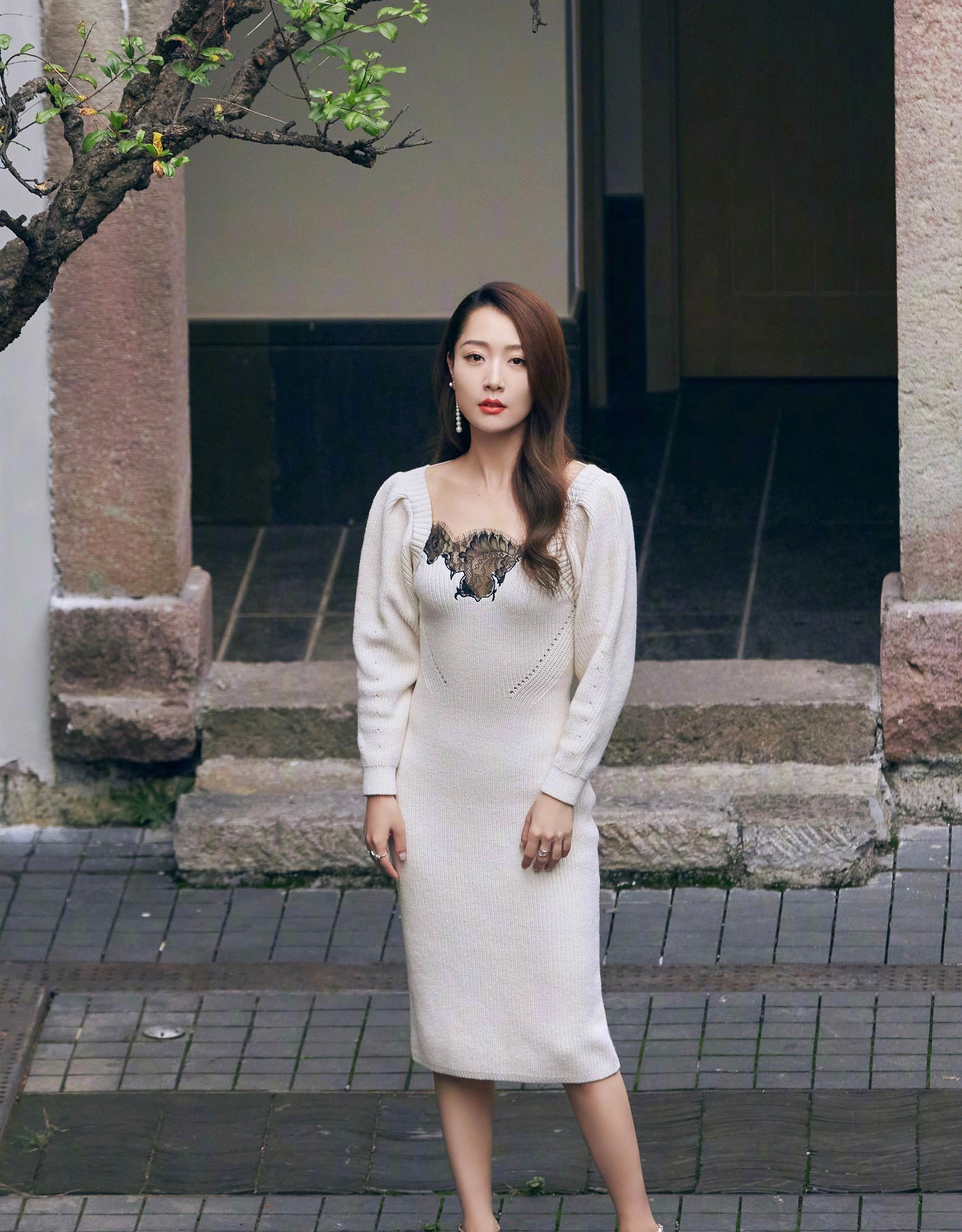 白冰，165cm，秋日暖阳下的迷人风情。