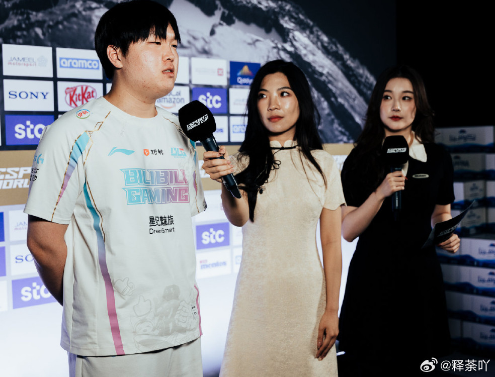 很有自信拿下EWC冠军！！！Bin这个人绝对是怎么知道去团队怎么知道去打比赛的，