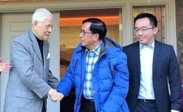 偶然间刷到旅美学者王志雄对台湾岛内蓝绿两党的评论，不得不说让人耳目一新。对于民进
