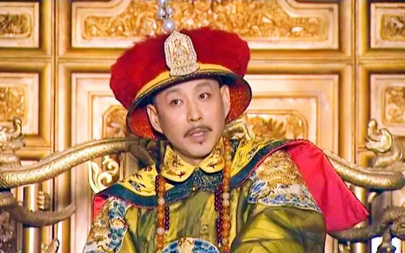 有一次，吴三桂向康熙索要1亿两白银，用于撤潘安置费。康熙召集大臣们出主意。而周培