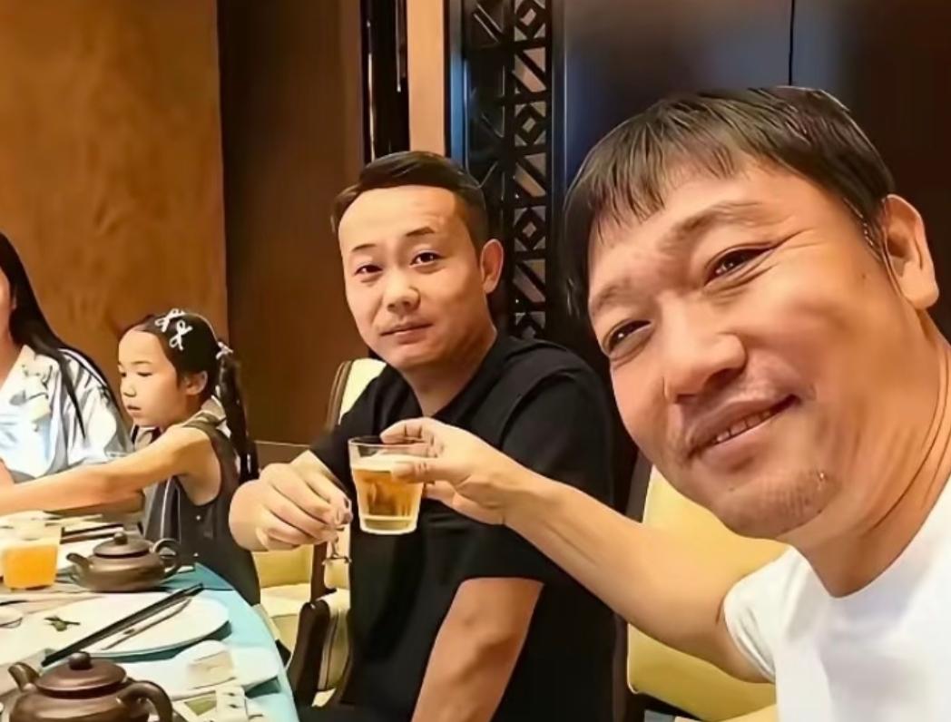 我敢打赌，贾冰这次百分之百塌不了房。这个假兄弟以为这次偷拍能让贾冰塌房，实际