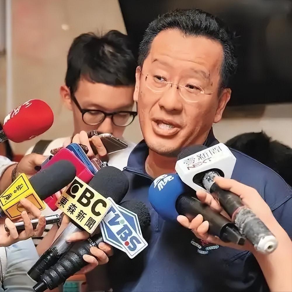 台“国防部长”顾立雄急了！ 特朗普一句话，台当局的“军购戏码”快演不下去了。