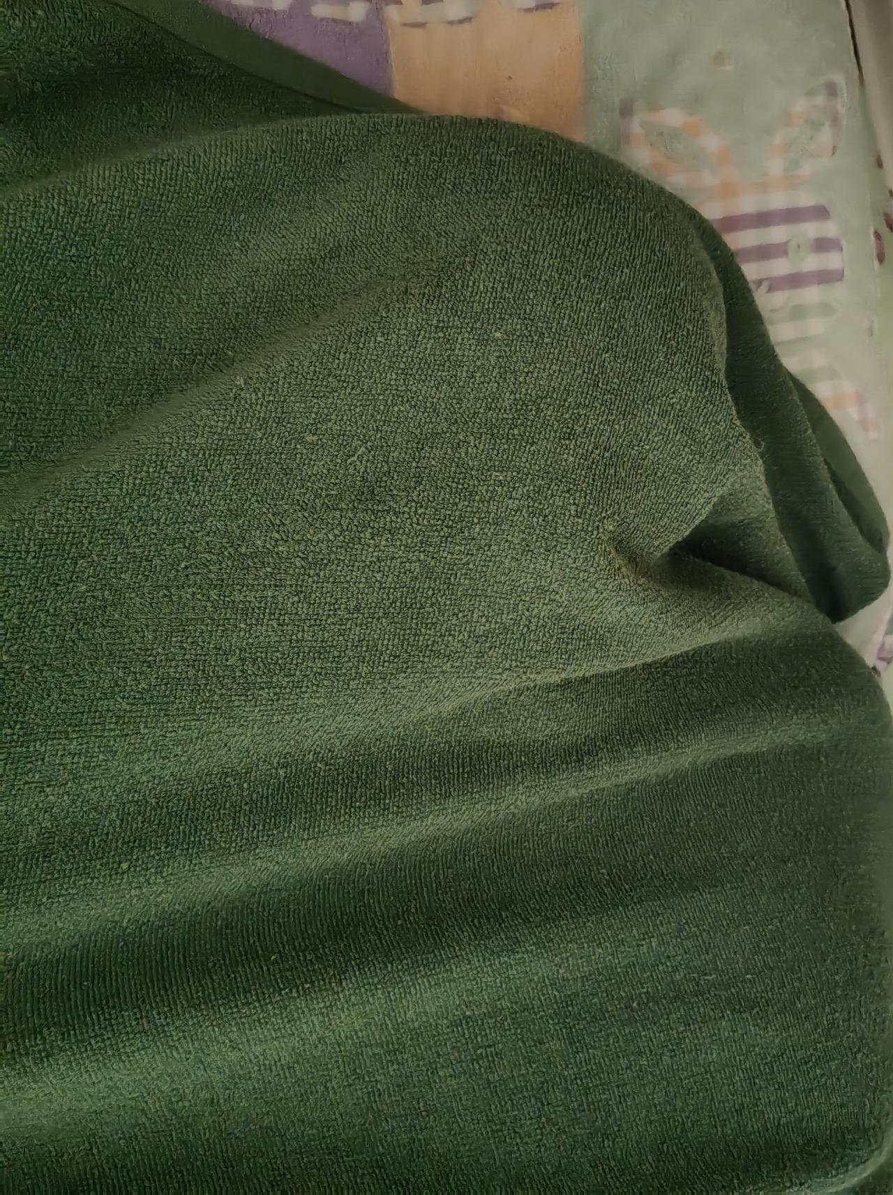 一早闹钟响的时候，我迷迷糊糊地翻了个身，下意识往旁边看了一眼，给我吓一跳。老