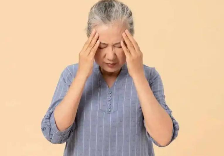 脑供血不足时，身体或会有3个表现，尽早察觉，远离脑卒中脑供血不足这件事，临床