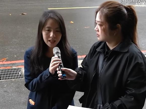 今天是蔡正元入狱服刑的日子，有不少民众自发的到现场告别蔡正元，台湾本地的时政自媒