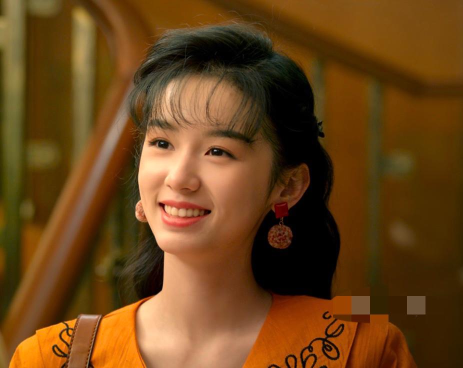 电视剧《你好1983》热播，关于周也的演技，我有话想说。第一次看她的作品是