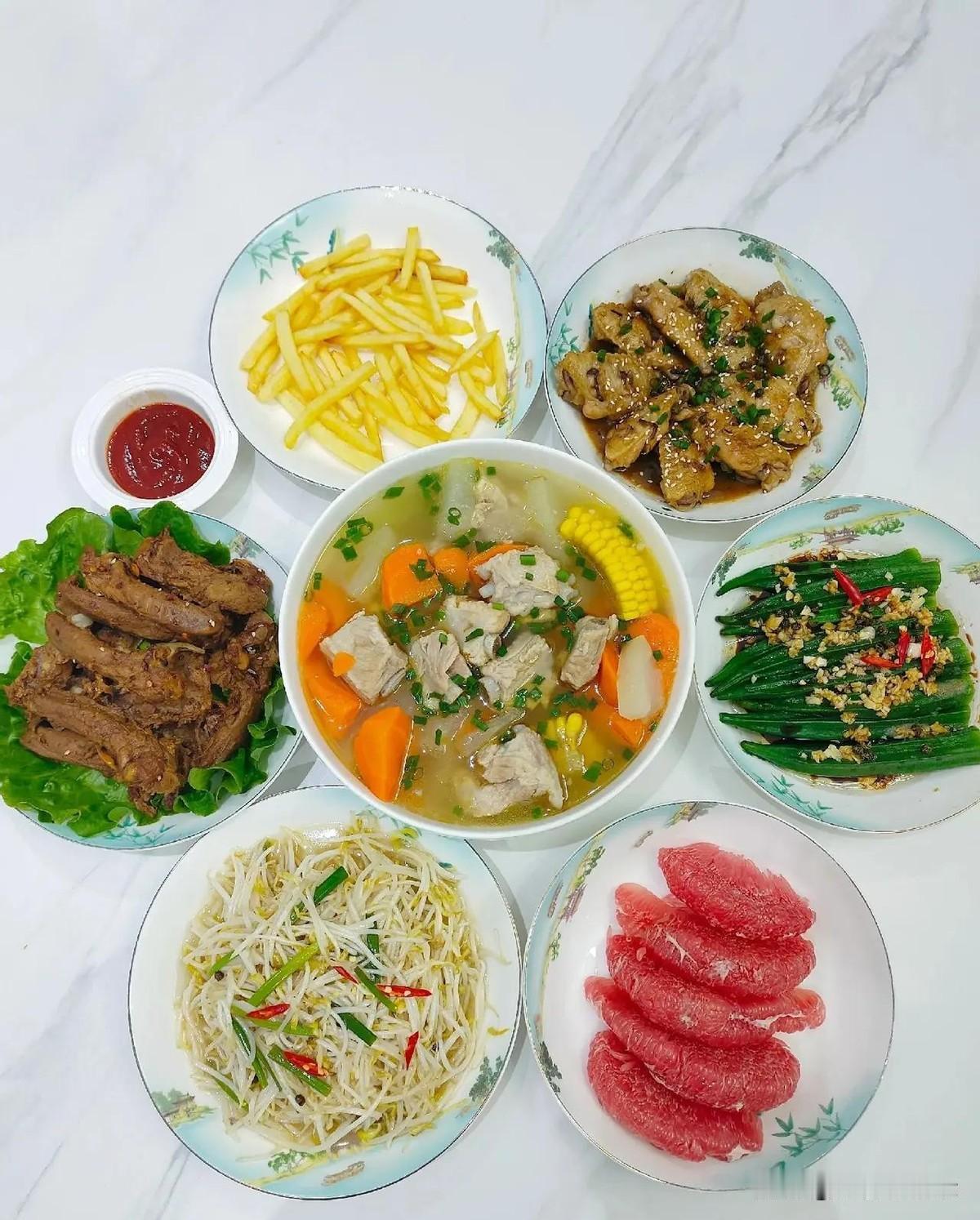 公公以前多勤快一个人，种菜收拾屋子，从早忙到晚。上个月突然变了，吃几口饭往沙发上