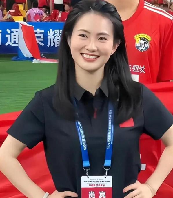 33岁的陈若琳早已活成清醒独立的模样，她是奥运五金王，手握26枚世界金牌，退役转