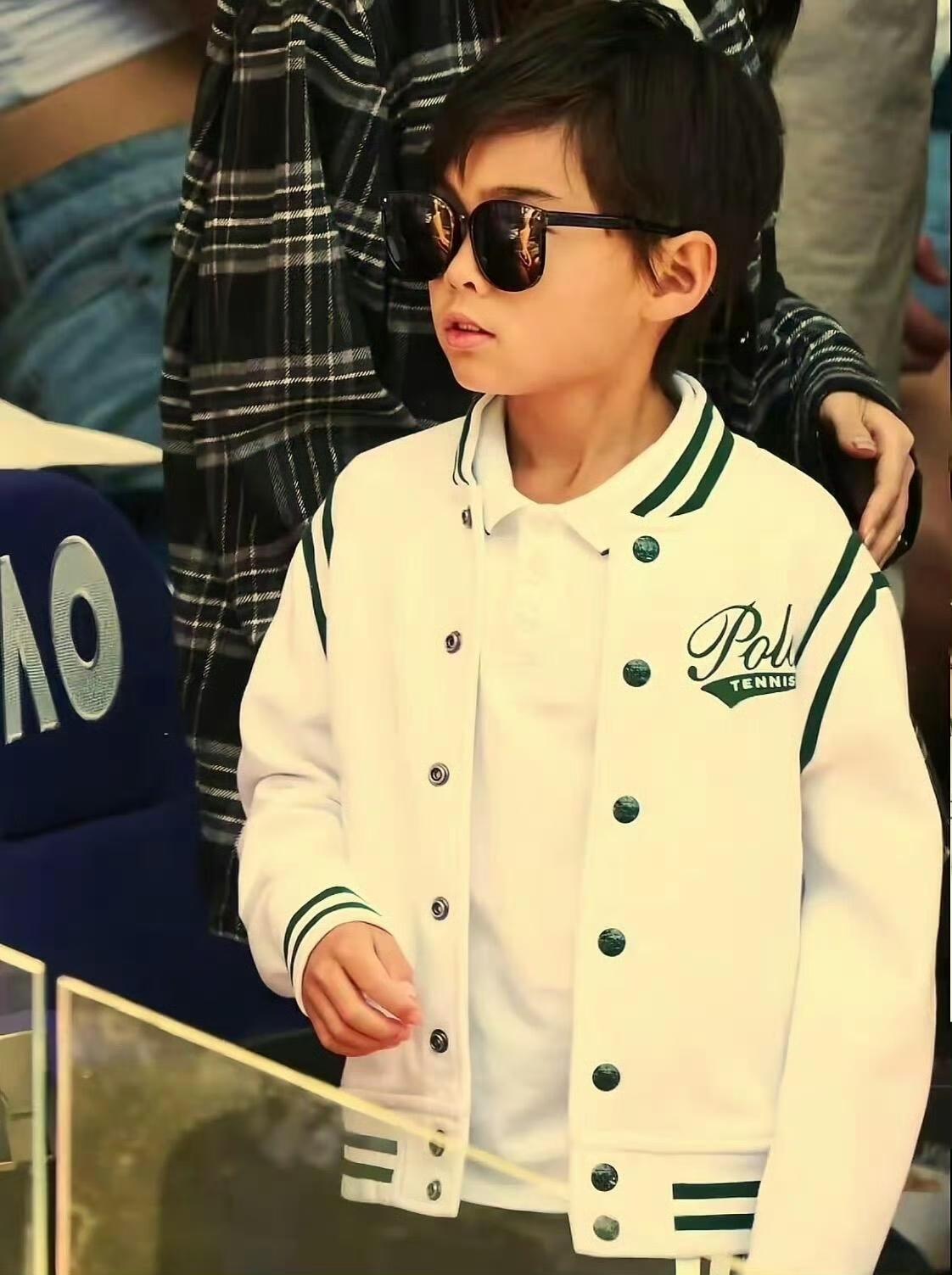 妈呀！刷到周杰伦儿子的照片，这真的长的好像苏醒啊