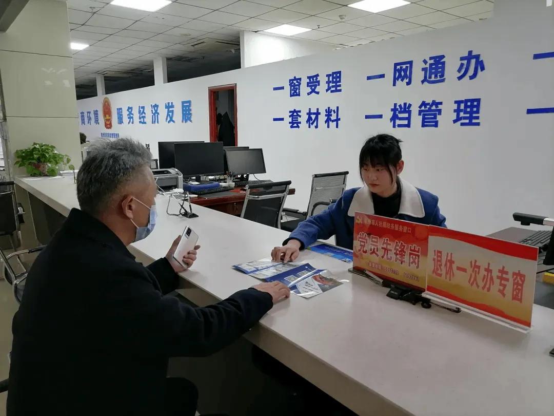 你辛苦了大半辈子，眼瞅着就要退休领养老金了，结果可能因为一张纸，每月少拿一两千块