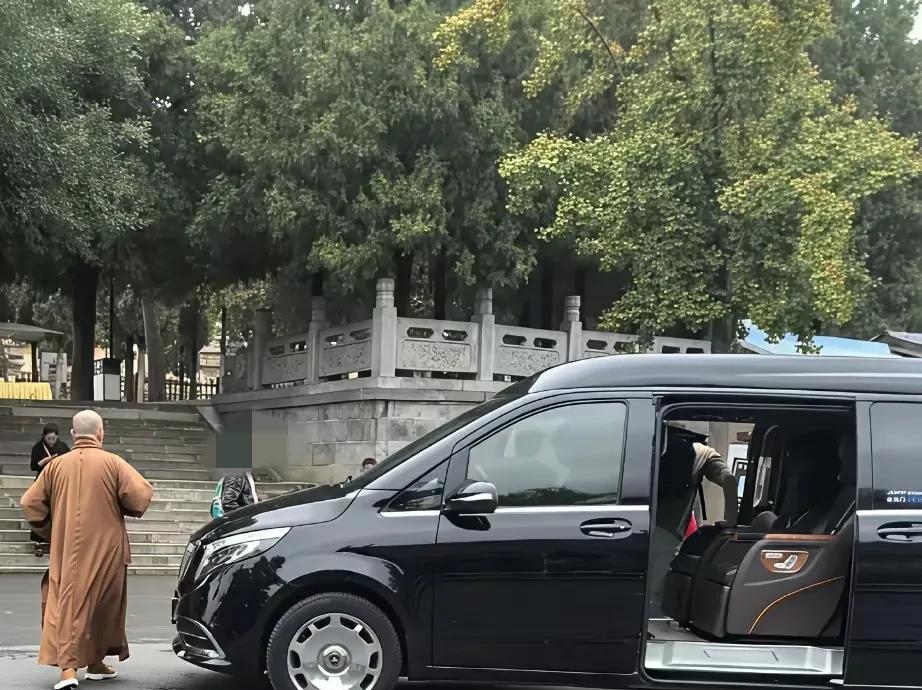 有钱人的品位果然都一样，跟信仰无关！