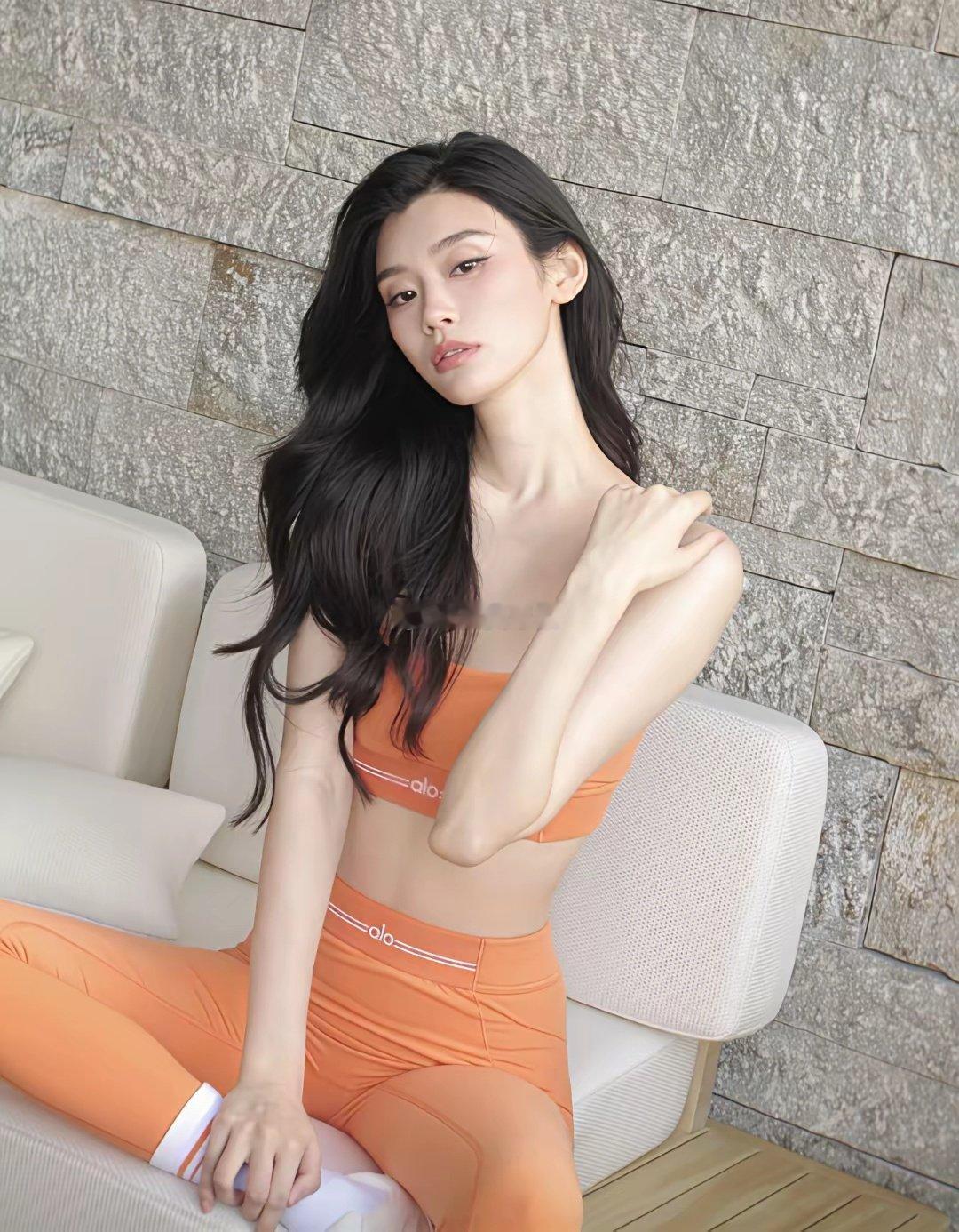 奚梦瑶两个孩子的妈妈了身材依旧这么火辣不愧是超模！​