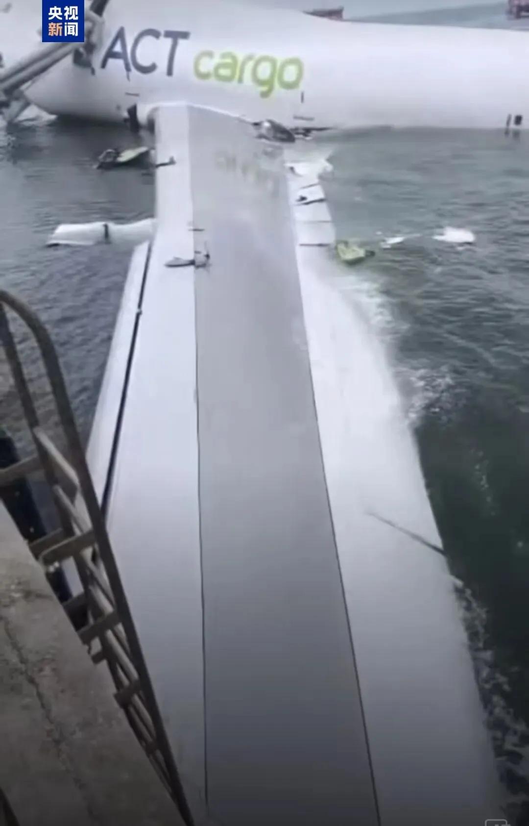 突发，香港机场飞机冲入大海，有人员伤亡。大家都知道香港机场建在海边的，一架从迪