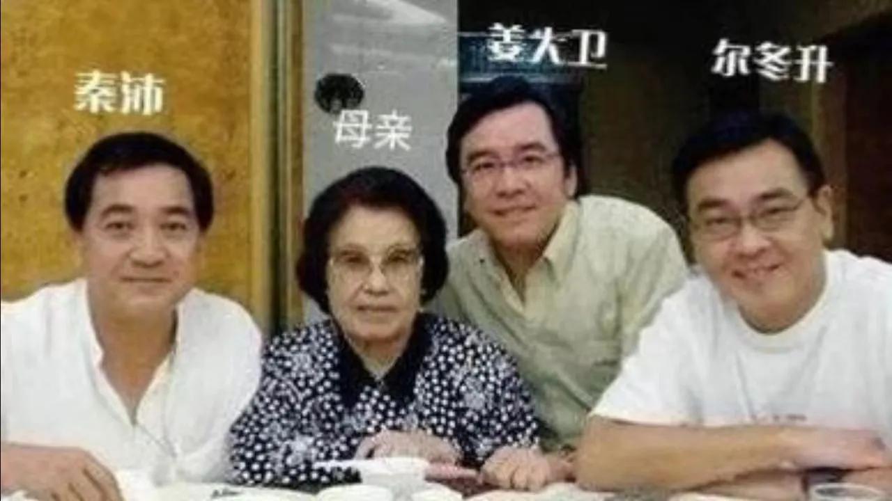 尔冬升，秦沛，姜大卫，是香港影视圈著名的三兄弟。秦沛姜大卫是一个父亲，是尔冬升