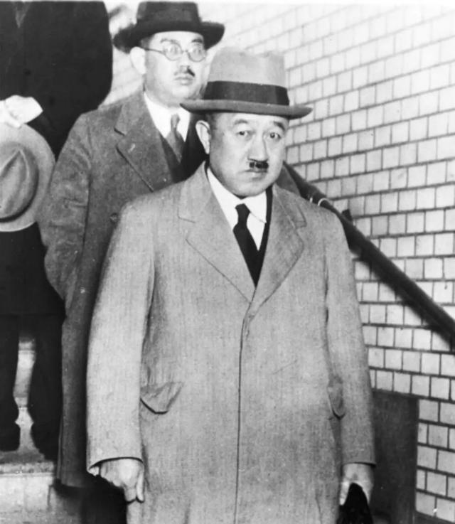 最阴险狡诈、最“白眼狼”的日军大佐——土肥原贤二！而且名如其人，土-肥-圆。二战