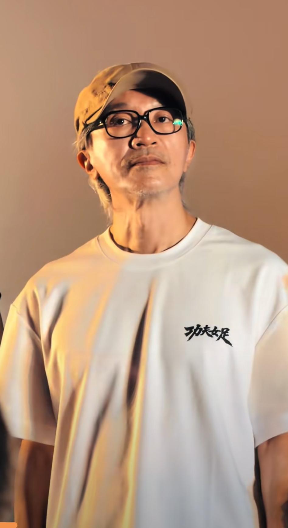都说星爷人缘不好，比如《功夫女足》出来后，除了他提携的几个星女郎包场支持外，几乎