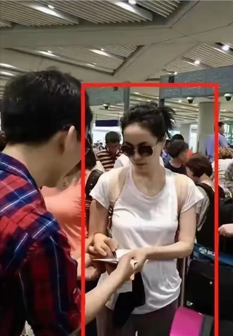 王菲私下身材超棒，没想到身材如此出众，真是让人羡慕不已