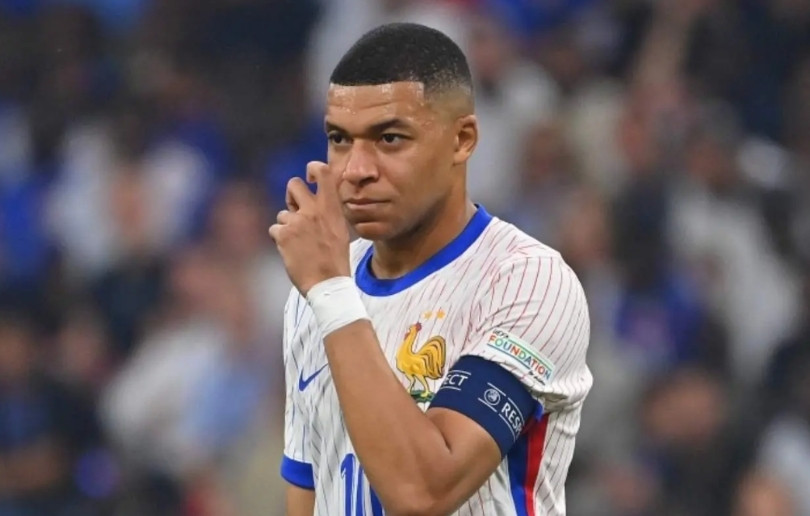 姆巴佩再次被“架在火上烤”！随着大巴黎5：4拜仁，再次出现最狠的对比：没有他