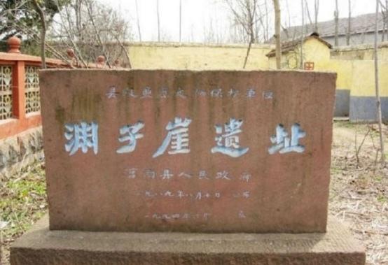 事实证明，面对残暴的侵略者，唯有奋起反抗才是唯一出路，奢望通过妥协换来生路这能是