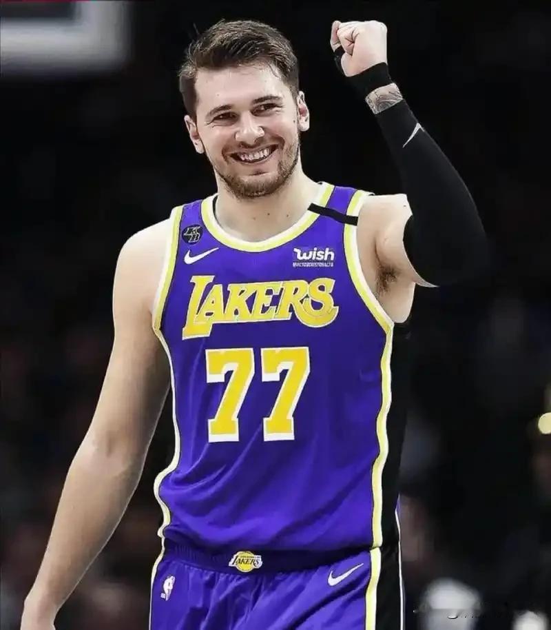 随着NBA全明星第一次投票结果公布，26年全明星西部首发大概率是:中锋，约基