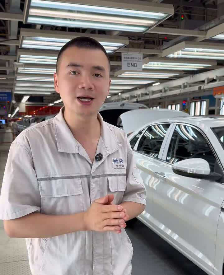 速腾和宝来怎么选？·先说共同点，速腾是a加级车，宝来是a级车。速腾的仪表台、