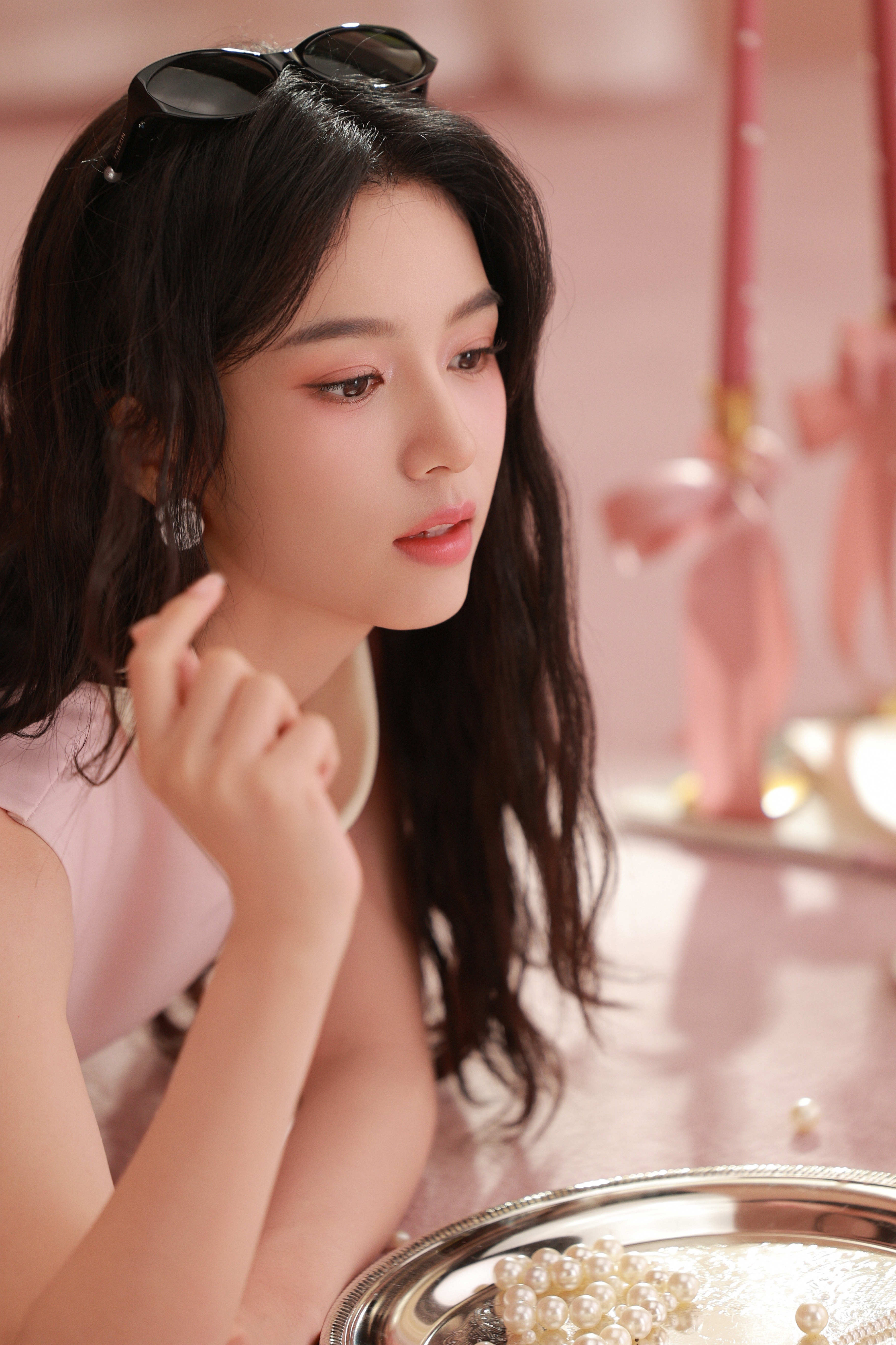 帕森眼镜品牌代言人周也PARZIN帕森眼镜谁还没有被这个周也的眼镜造型飒到，一身