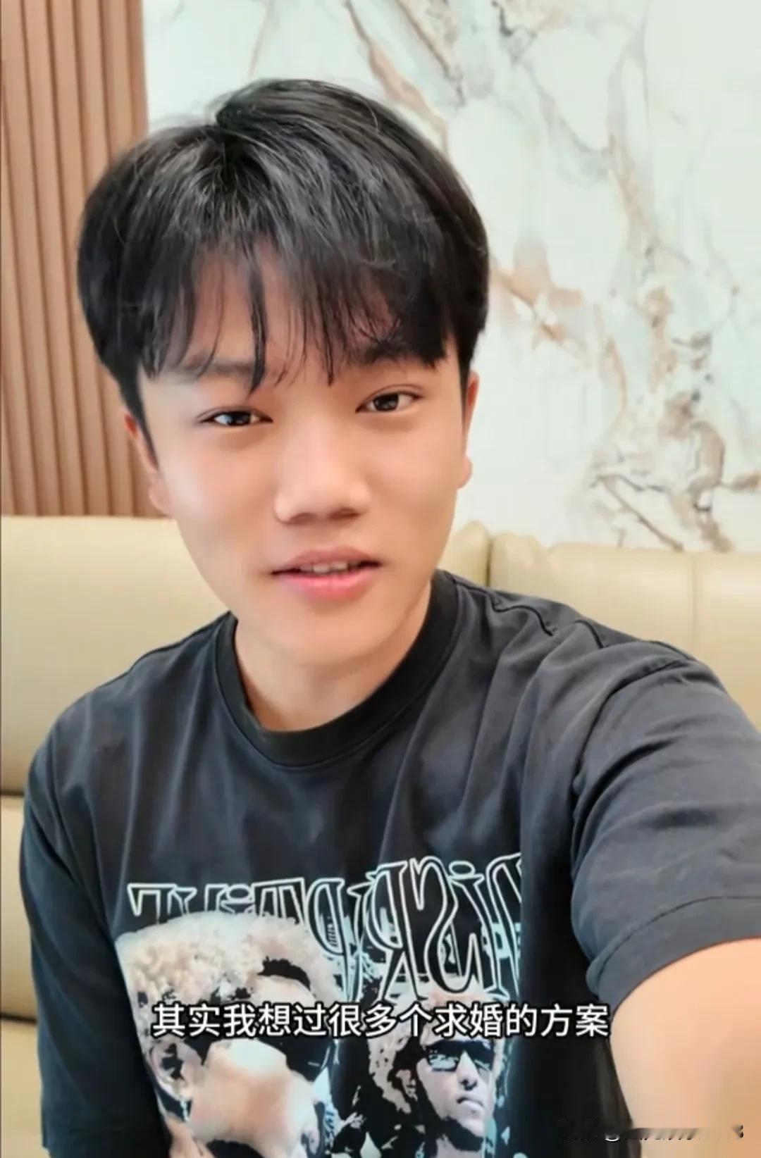 解清帅发了一个求婚视频，又捅大篓子。解清帅的视频讲的和女友相知相