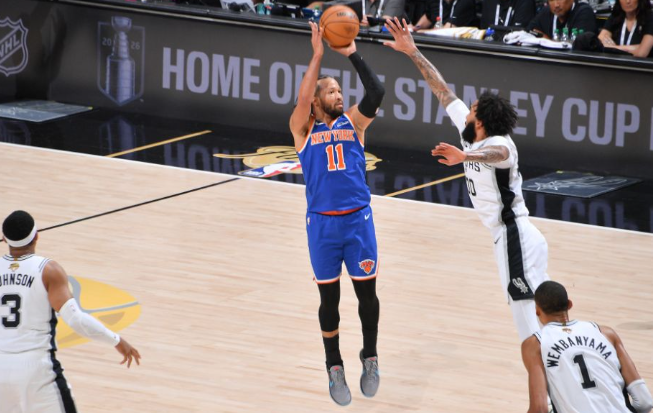 2026NBA总决赛G2马刺104-105尼克斯，大比分0-2落后——首节马