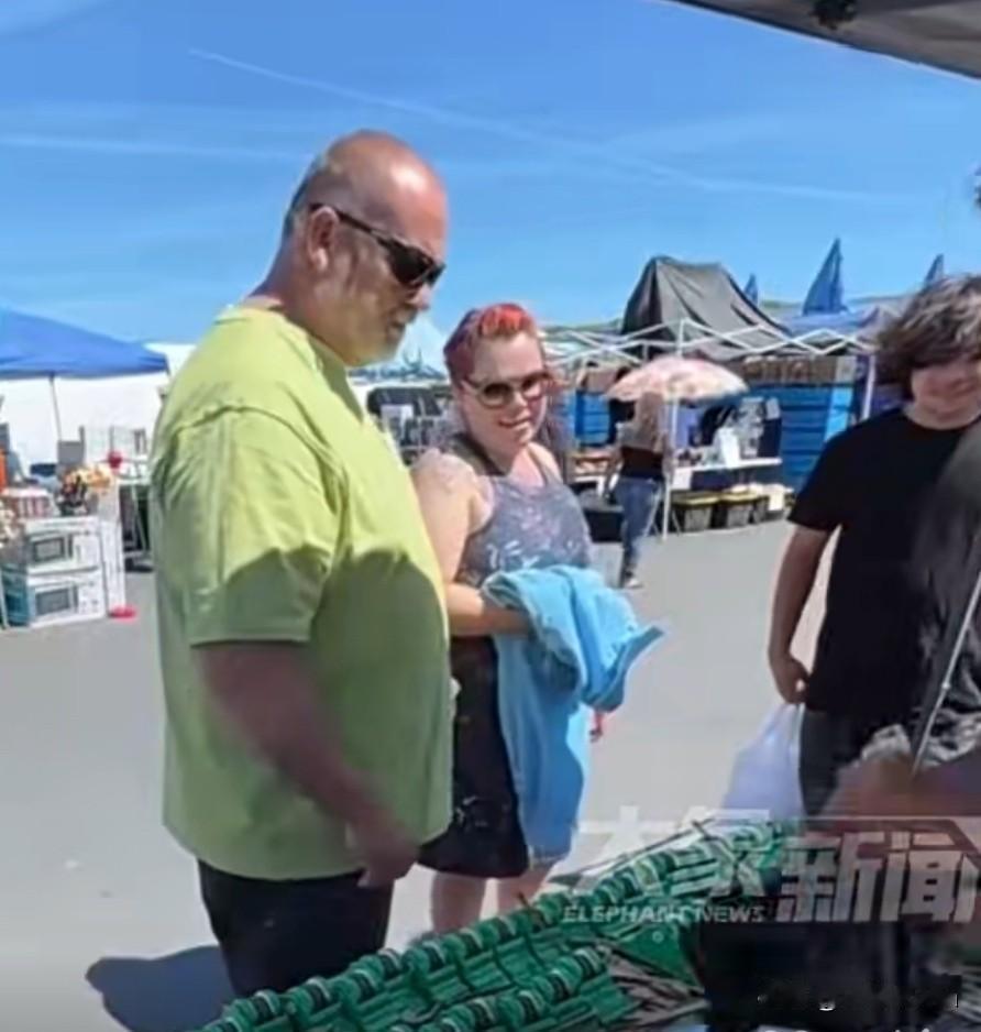 河南小伙洛杉矶摆摊，一元国货月入万美元近日，一名33岁河南男子在洛杉矶街头