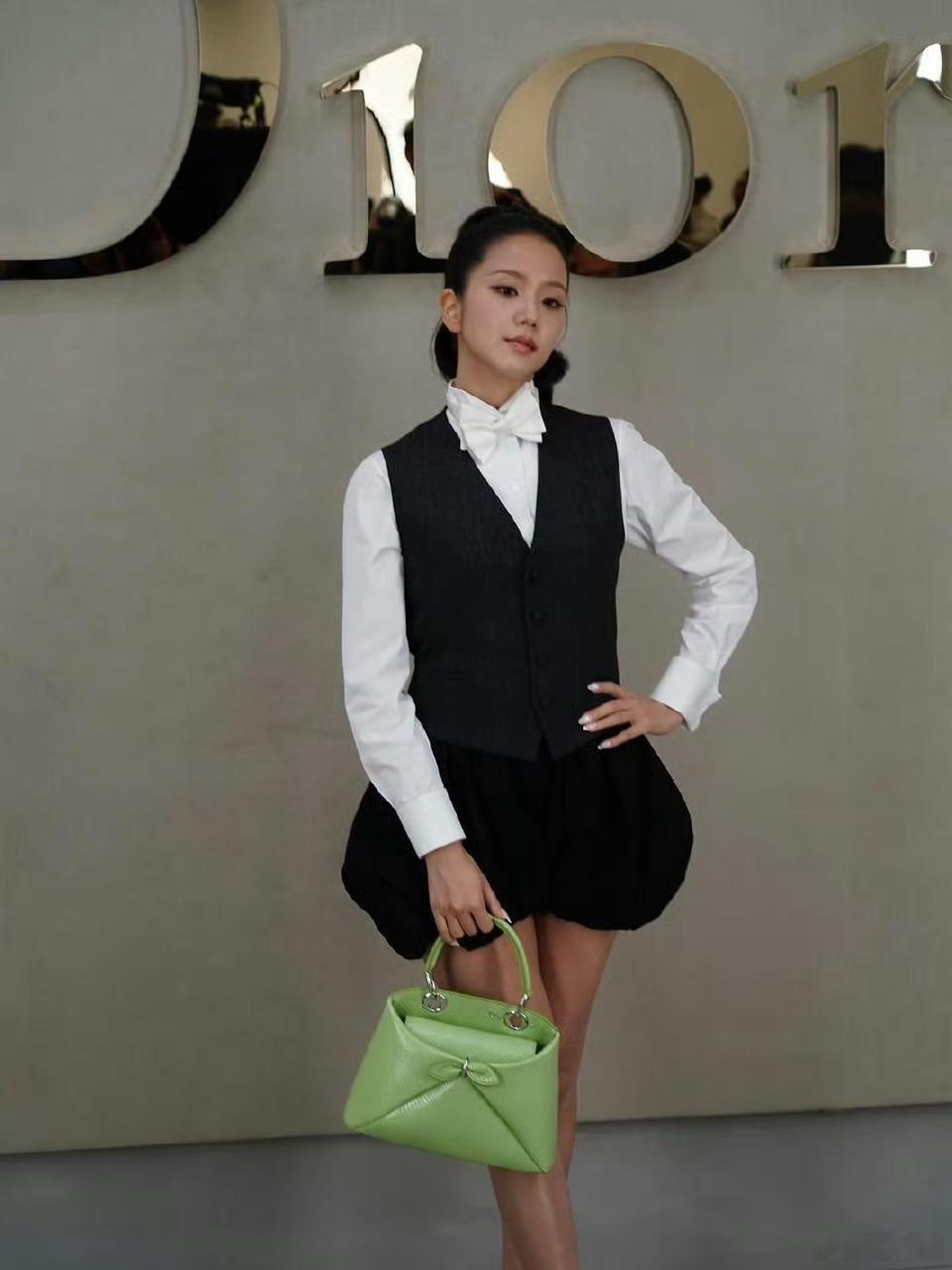 金智秀Dior路透女总裁智秀🤵‍♀️​​​