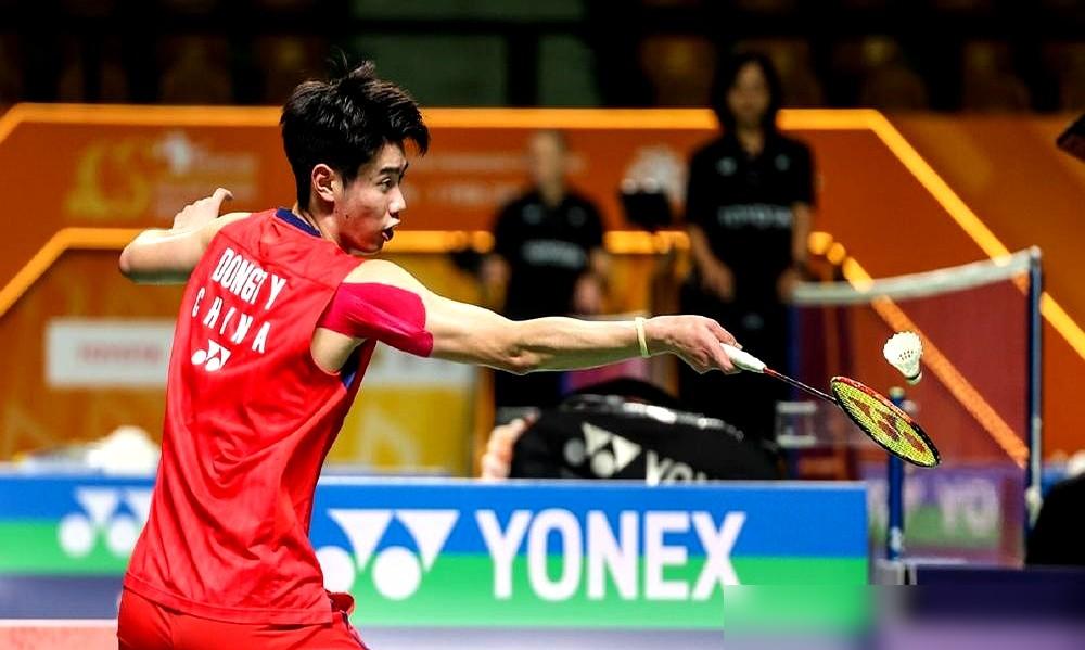 36分钟，2-0横扫！国羽那个天天喂球的陪练，把前全英冠军李梓嘉拉下马。别