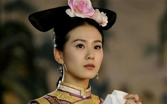 1685年，康熙路过辛者库时，见一宫女生得清新脱俗，便临幸了她。事后，康熙不但没