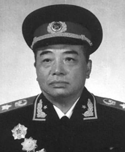 1965年，彭德怀一边抽烟，一边固执地对毛泽东说道：“我还是回乡当我的农民好，你